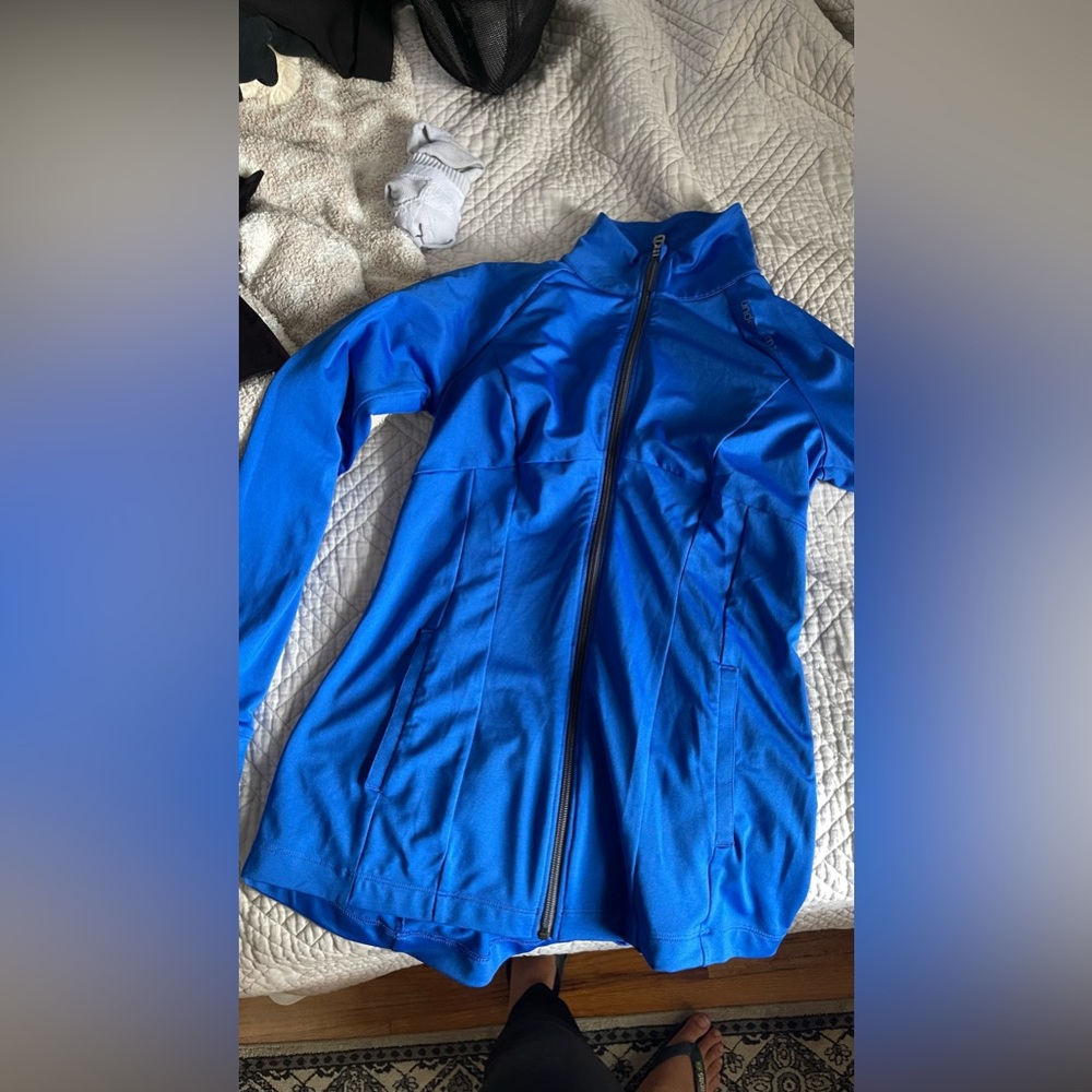 Gym zip up jacket, runs perfect not too tight with pockets
